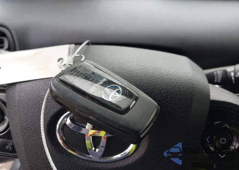 2020 Toyota Prius L Eco z USA, uszkodzony, nr VIN JTDKARFUXL3121545